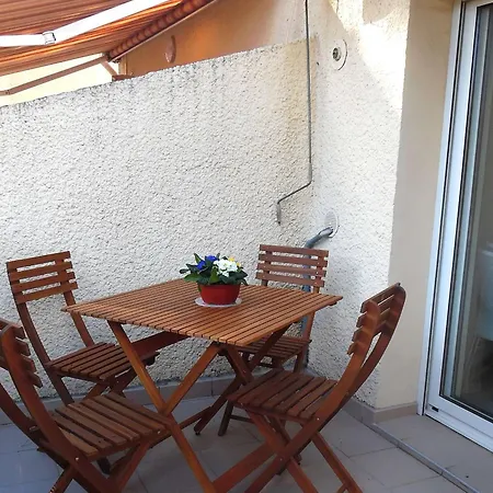 Apartment Renove 4 Pers. Avec Piscine, Parking Prive, Proche Et Village Naturiste - Fr-1-607-193