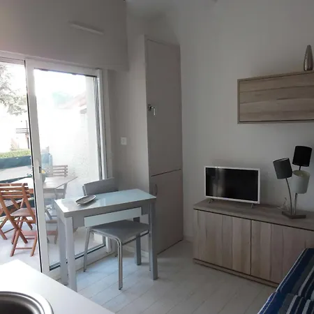 Renove 4 Pers. Avec Piscine, Parking Prive, Proche Et Village Naturiste - Fr-1-607-193 Apartment